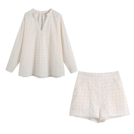 Conjunto Elegante de Blusa y Shorts con Bordado Calado
