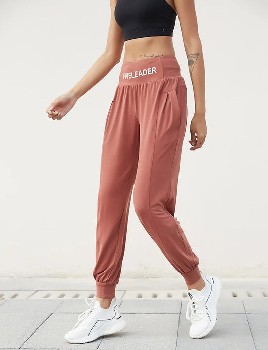 Pantalones deportivos con cintura ajustable y lettering - Image 25