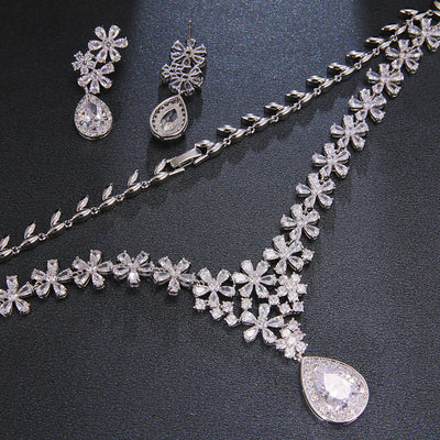 Conjunto de Dos Piezas: Collar y Aretes de Cristal - Image 2