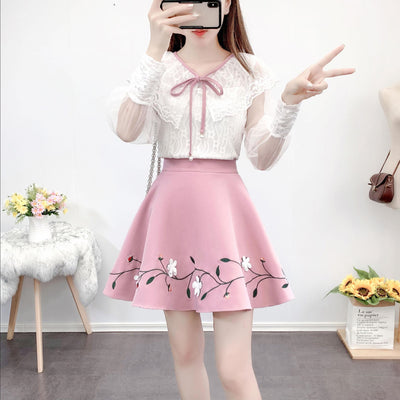 Conjunto Elegante: Blusa de Encaje Transparente con Falda Tutú Bordada - Image 8