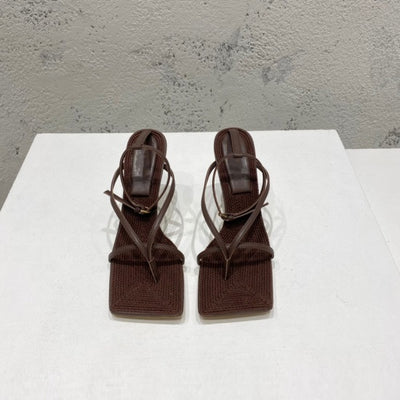 Sandalias de Tacón Alto con Punta Cuadrada en Malla Tejida y Cuero - Image 17