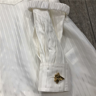Blusa Blanca con Rayas y Logo Dorado en Acetato Imitación - Image 19