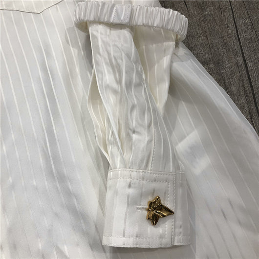Blusa Blanca con Rayas y Logo Dorado en Acetato Imitación - Image 19