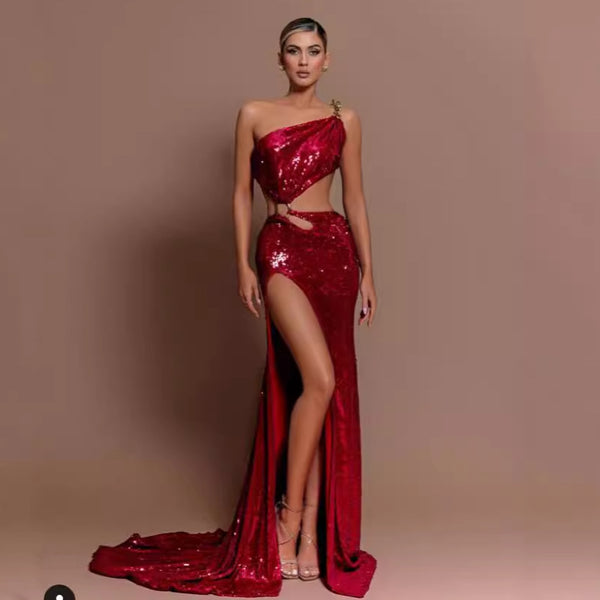 Vestido Rojo con Lentejuelas, Hombro Inclinado y Corte Midriff