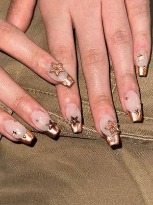 Set de 24 Uñas Postizas con Diseños de Mariposas, Flores y Estampado Vaca con Cristales - Image 15