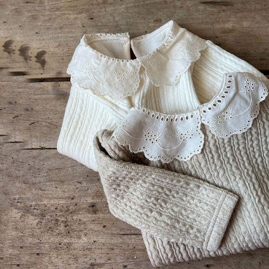 Blusa de Algodón Grueso con Cuello de Encaje - Image 6