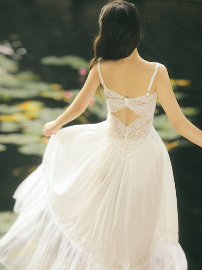 Vestido Blanco de Gasa con Espalda Descubierta y Detalles de Encaje - Image 9