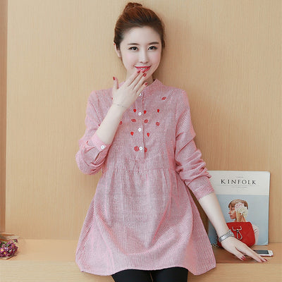 Blusa Maternidad Cuello Alto Rayas con Bordado - Image 3