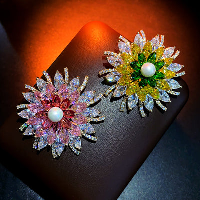 Broche Flor de Loto con Circonita Multicolor de Gran Quilate
