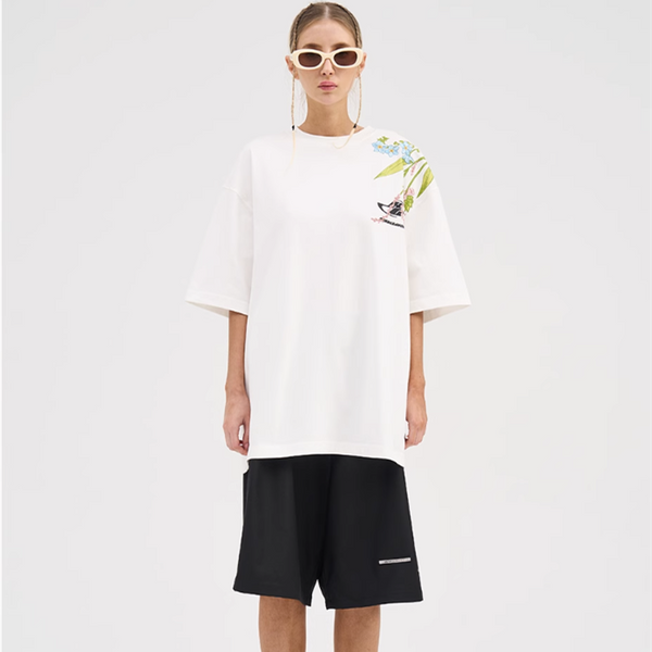 Playera Bordada con Flores - Manga Corta Clásica
