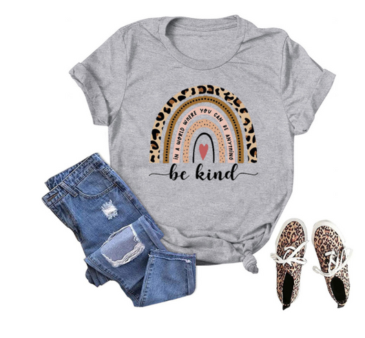 Playera BE KIND Estampado Carta Manga Corta - Image 4