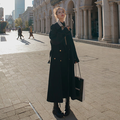Abrigo Tipo Gabardina Negra Estilo Hong Kong con Caída Elegante - Image 5