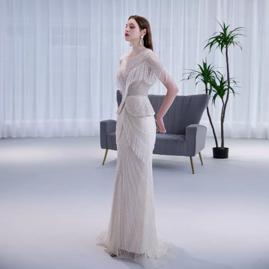 Vestido de Noche Elegante con Cola Sirena y Detalles de Borlas - Image 9