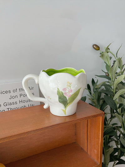 Taza de Agua Artesanal de Cerámica con Flores Tulipán y Lirio del Valle - Image 5