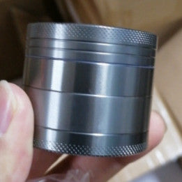 Molinillo de Hierbas Profesional de Aluminio - Desmenuzador de 4 Capas