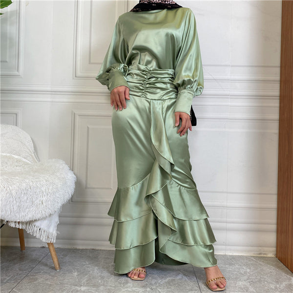 Traje Ejecutivo: Blusa de Satén con Cuello Redondo y Falda Ajustada