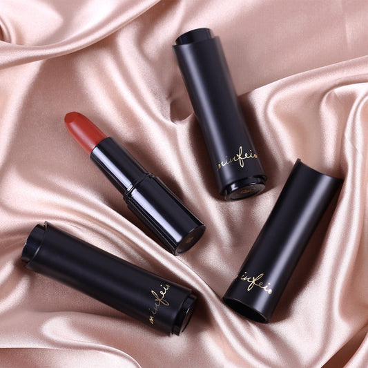 Labial Mate Terciopelo Rojo Caramelo