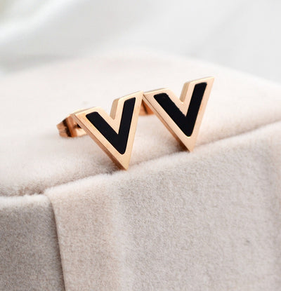 Aretes en V Negro Elegante - Image 10