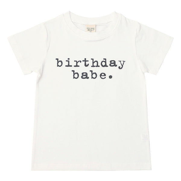 Playera Infantil Manga Corta Magenta con Estampado de Cumpleaños - Image 3