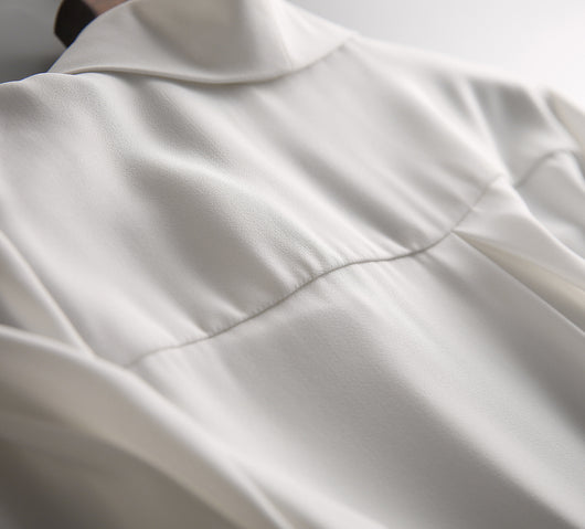 Blusa Profesional de Encaje y Gasa Elegante y Minimalista - Image 9
