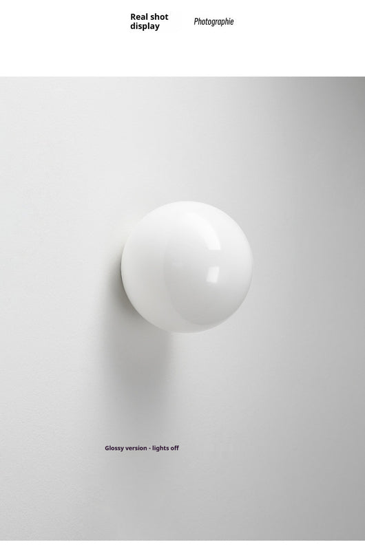 Lámpara de Pared Minimalista con Esfera de Vidrio para Sala de Estar - Image 9