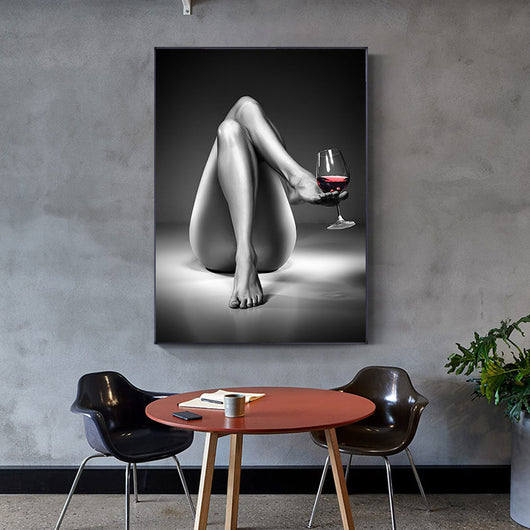 Cuadro de Lona Mujer con Copa de Vino en Blanco y Negro - Image 5