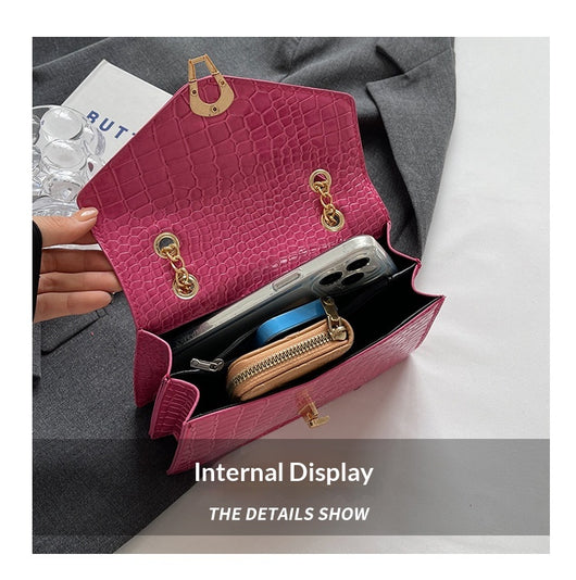 Bolso Bandolera Crossbody con Estampado Cocodrilo y Cadena Dorada - Image 13