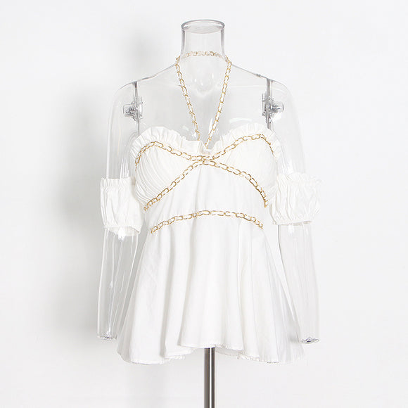 Blusa Elegante com Corrente e Ombros Vazados