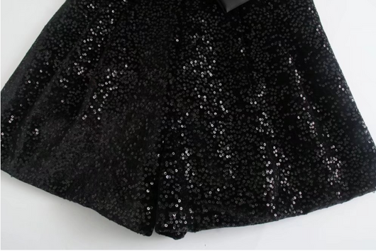 Jumpsuit Corto con Lentejuelas y Lazo Elegante - Image 11