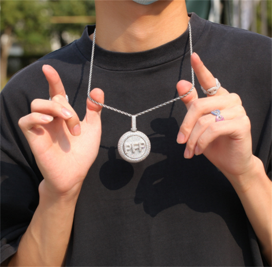 Dije Hip Hop Personalizado Giratorio con Letras y Circonitas Micro Incrustadas