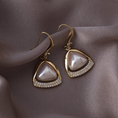 Aretes de Perla Triángulo Diamante Brillante - Image 10