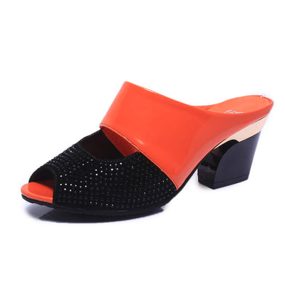 Sandalias de Tacón Cuadrado con Detalles de Strass en Charol - Image 22