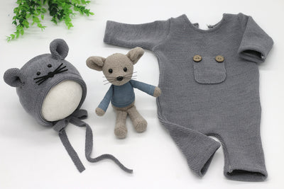 Conjunto Suave de 3 Piezas: Pijama Tejido, Gorro, Muñeca y Ratón - Image 5