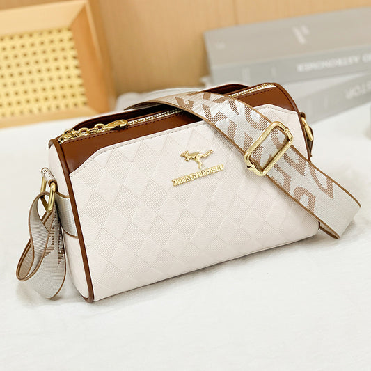 Bolsa Mensajera de Cuero con Detalles en Relieve - Elegancia Minimalista - Image 2