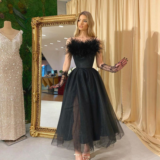 Vestido de Noche Elegante con Tirantes de Plumas y Tul - Colección Primavera Verano - Image 7