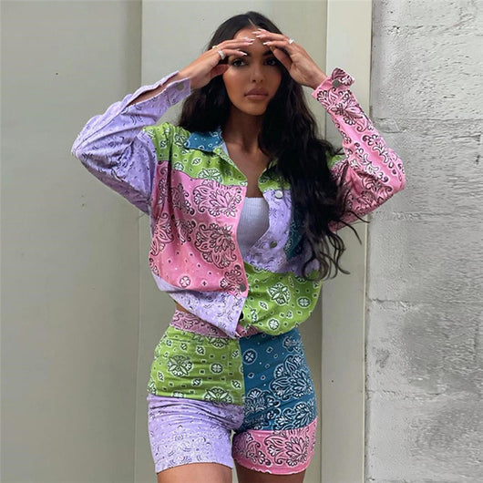Conjunto Casual Mujer: Blusa Estampada Manga Larga + Shorts Ajustados
