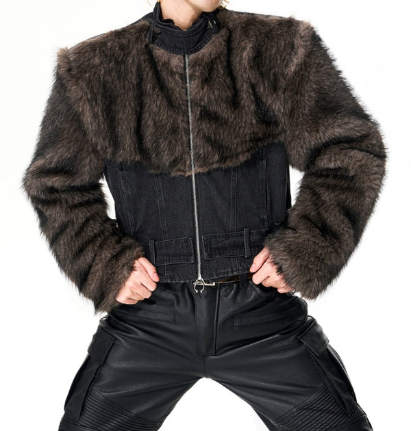 Chaqueta Corta Desgarrada con Hombros Descubiertos