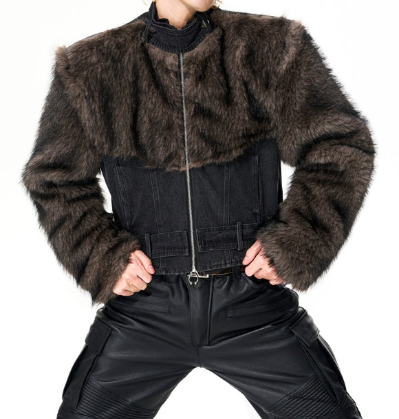 Chaqueta Corta Desgarrada con Hombros Descubiertos