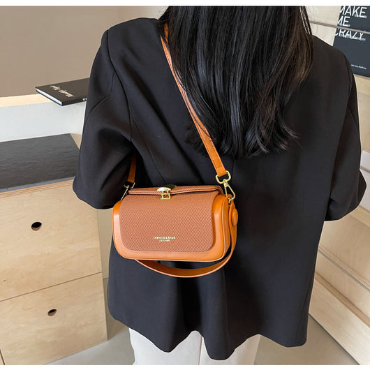 Bolso Mensajero Minimalista de Cuero para Mujer - Image 18