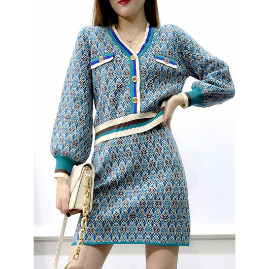 Conjunto Elegante de Suéter Escote V y Falda - Image 12