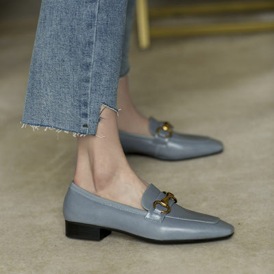 Zapatos de Mujer Elegantes con Tacón Bajo y Detalles Metálicos - Image 11