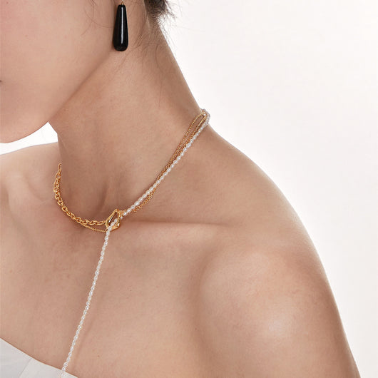 Collar Multicapa de Perlas con Diseño Mixto y Costura Decorativa - Image 5