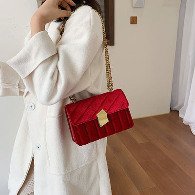 Bolso Bandolera Terciopelo Dorado con Cierre de Seguridad - Image 7