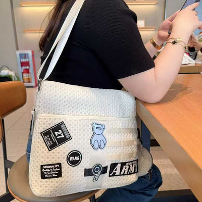Bolsa Crossbody de Malla con Parches de Gran Capacidad