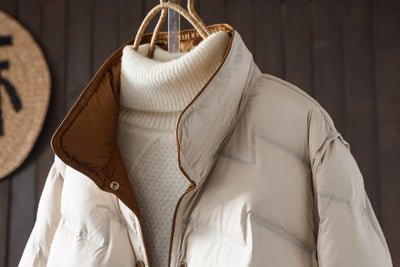Abrigo Reversible de Plumón para Mujer - Corto, Ligero y Elegante en Blanco - Image 19