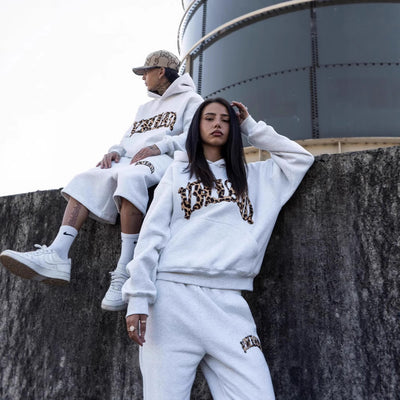Sudadera Unisex con Estampado de Leopardo y Bordado de Letras - Estilo Casual Urbano - Image 3
