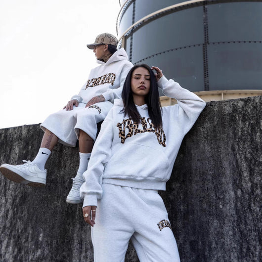 Sudadera Unisex con Estampado de Leopardo y Bordado de Letras - Estilo Casual Urbano - Image 3