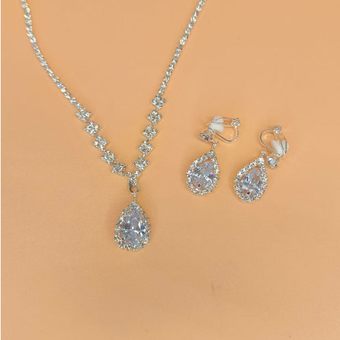 Conjunto de Collar y Aretes con Circonitas de Agua Brillante - Image 7