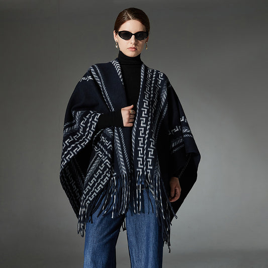 Chal Étnico Azul Marino con Borlas y Tejido Jacquard