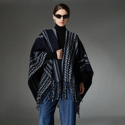 Chal Étnico Azul Marino con Borlas y Tejido Jacquard